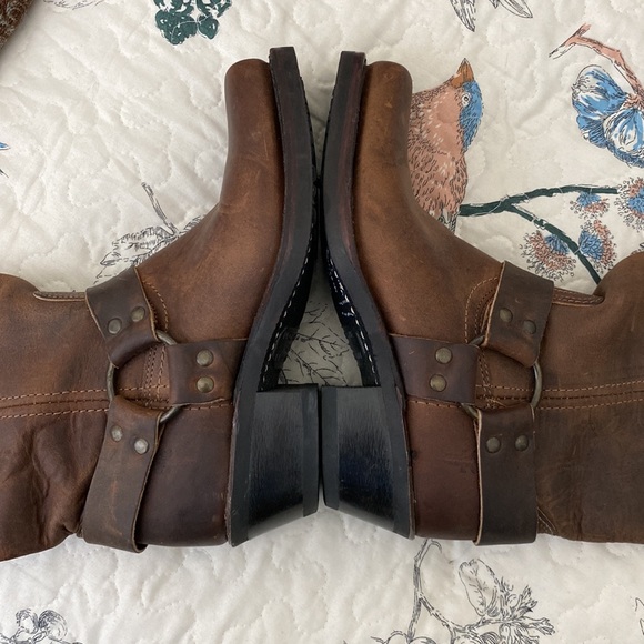 Frye women’s square toed boots size 6.5.  “HARNESS 12R” - Picture 8 of 8